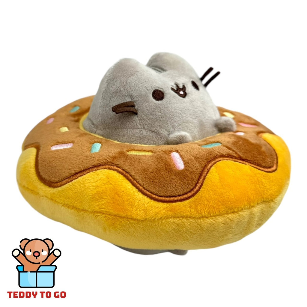 Pusheen the Cat in Chocolade Donut knuffel zijaanzicht